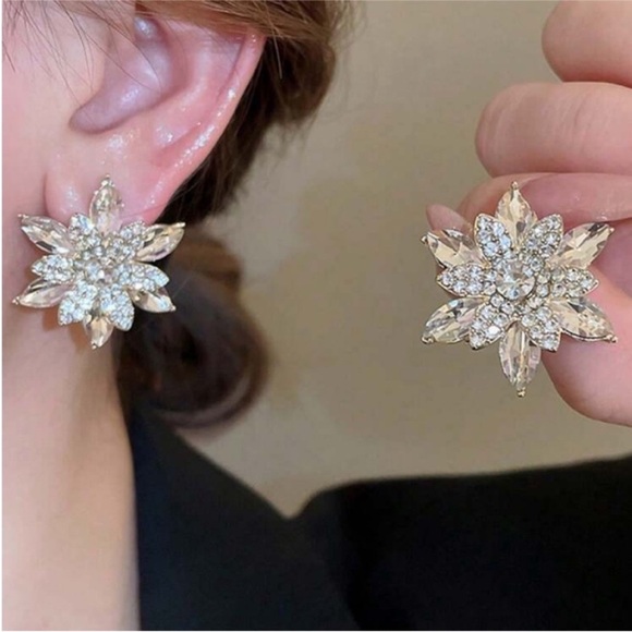 Elegant Gold Floral CZ  Stud Statement Earrings - Picture 3 of 7